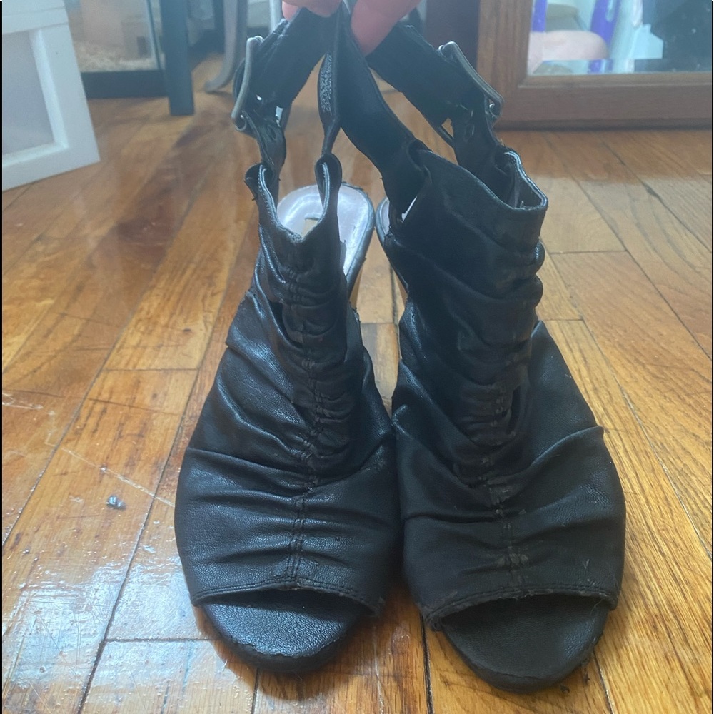 Vera Wang rouched heels